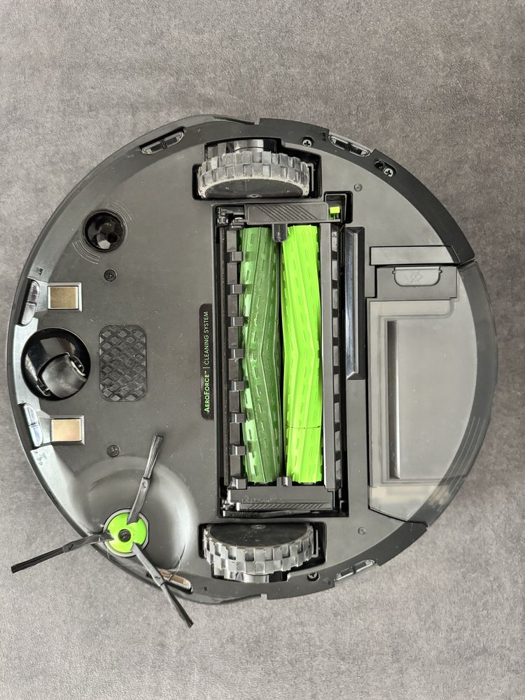 iRobot Roomba j7 (j715840)