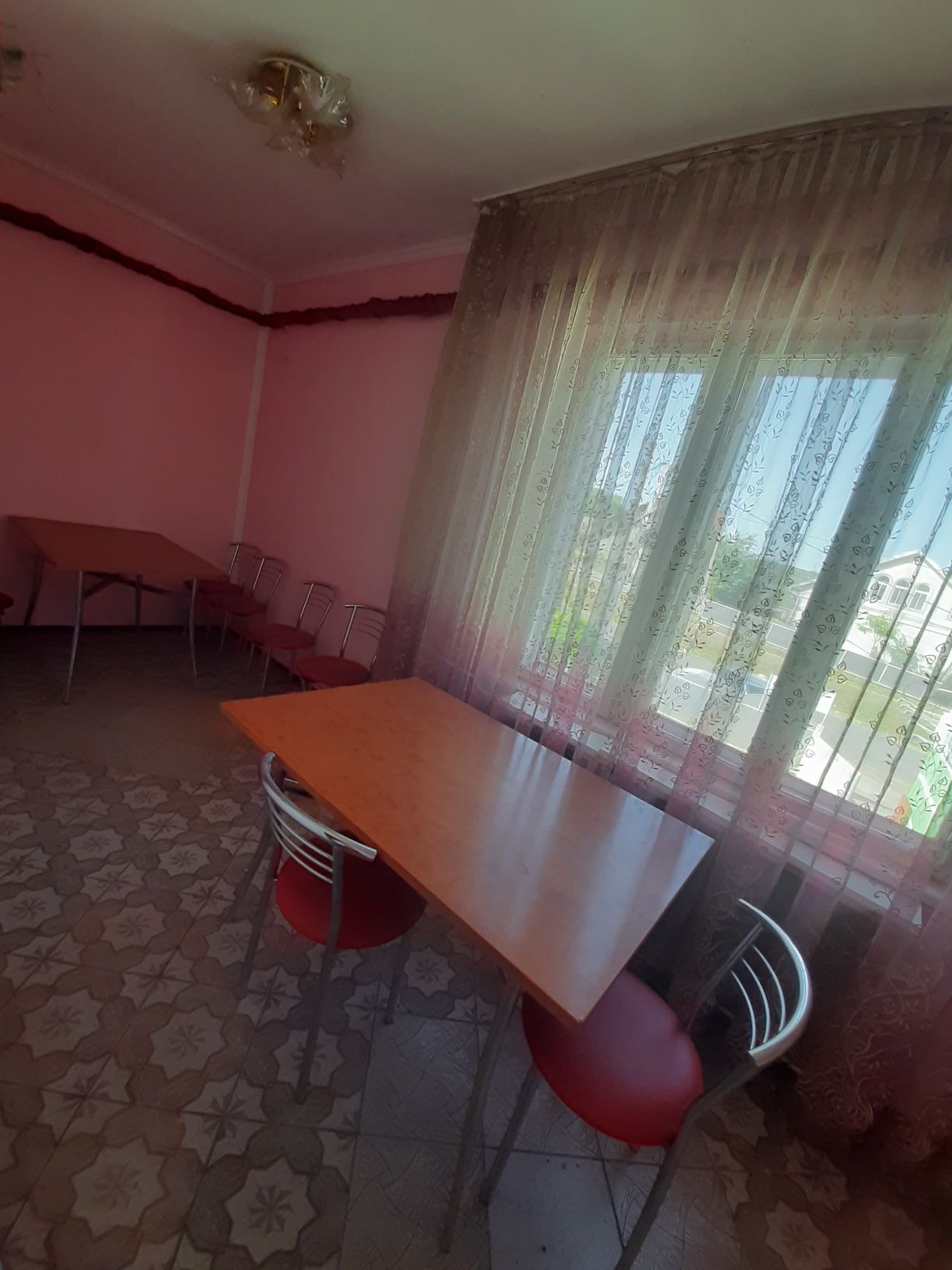 Комерційна будівля поблизу м.Чернівці, 402 кв.м, 13 сот, фасадна