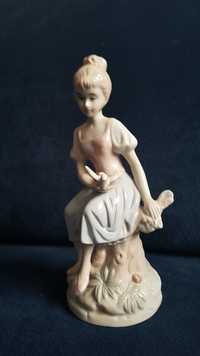 Figurka porcelanowa kobieta z gołębiem