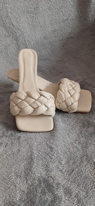 Шлепки жіночи на каблучку