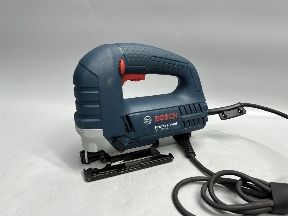 Лобзик электролобзик Bosch GST 8000E