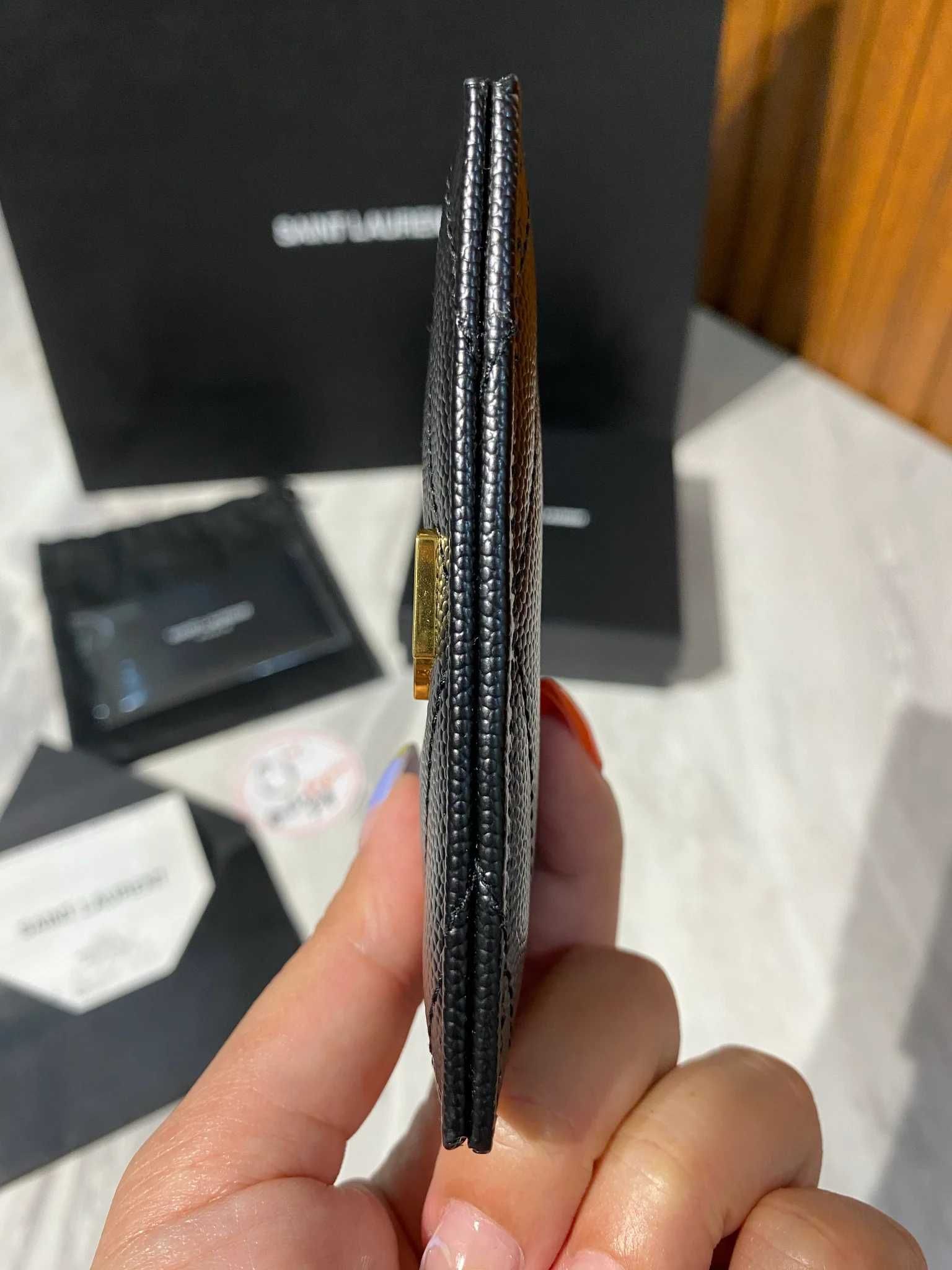 YSL Card Holder – Czarna Skóra ze Złotym Logo