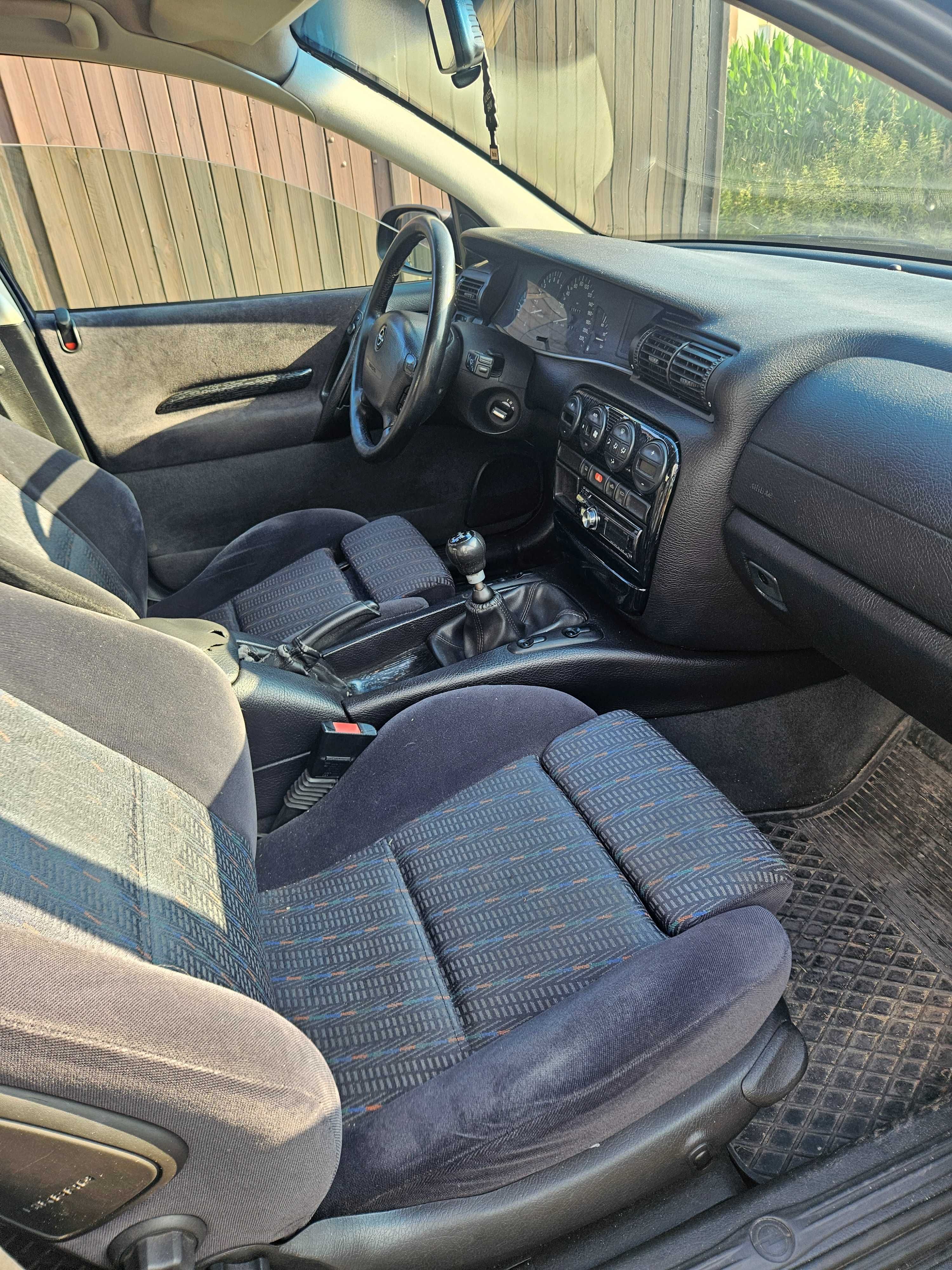 Opel Omega 2.0 16V Sport
