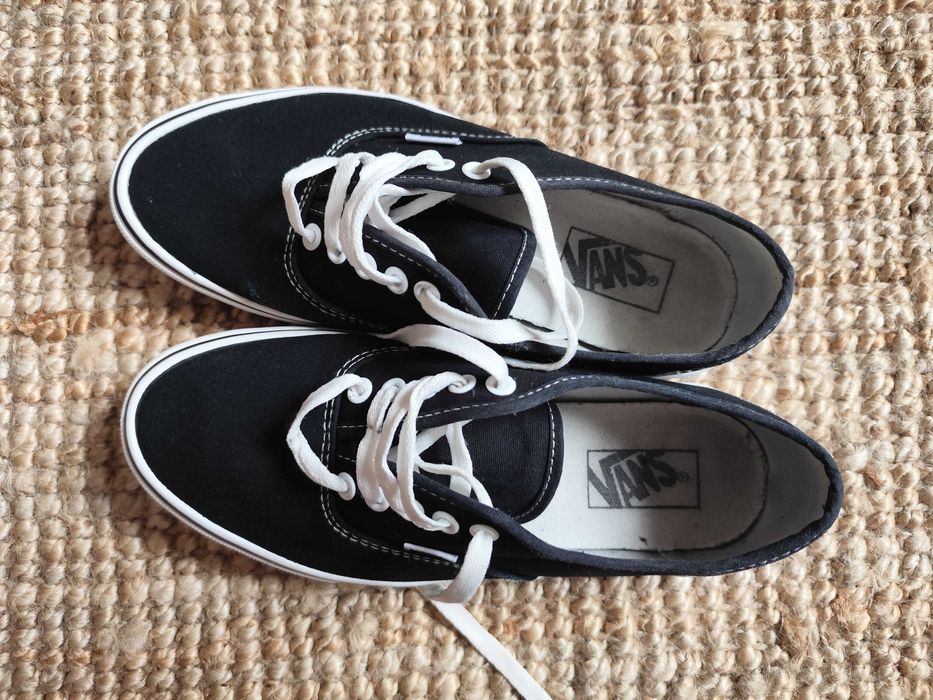 Ténis Vans - pretos e azuis
