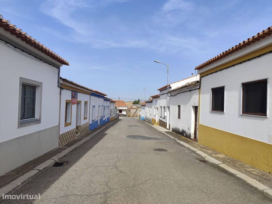 Moradia Espaçosa no Alentejo: Oportunidade Única para Criar o Seu Refú