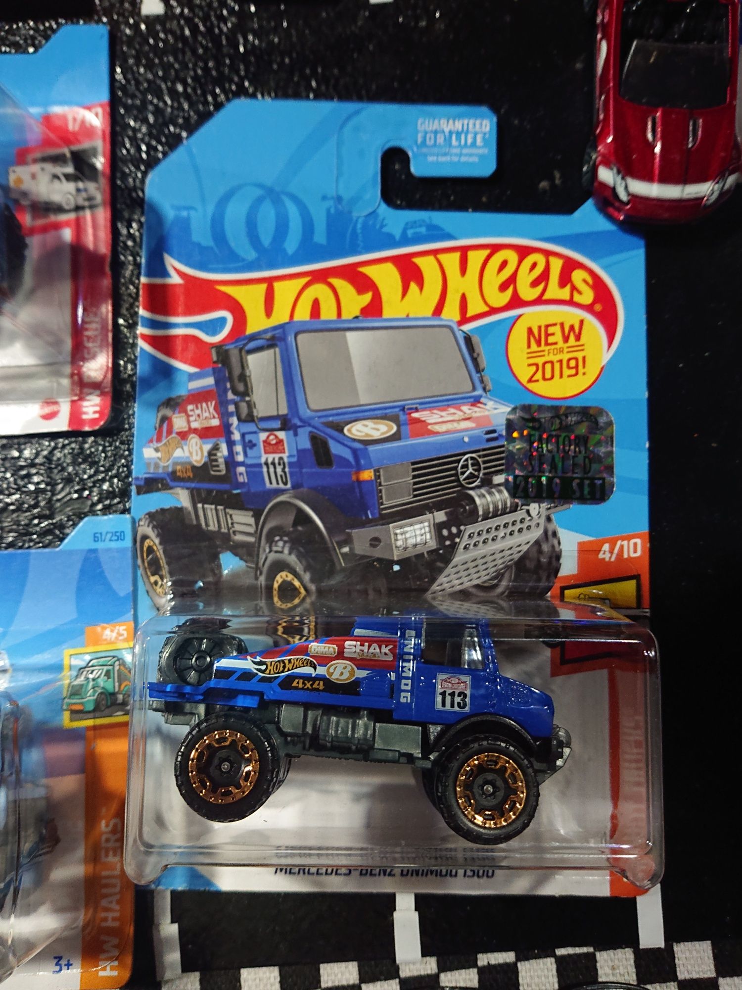 Hot wheels mercedes unimog. Хот Вілс мерседес 4*4