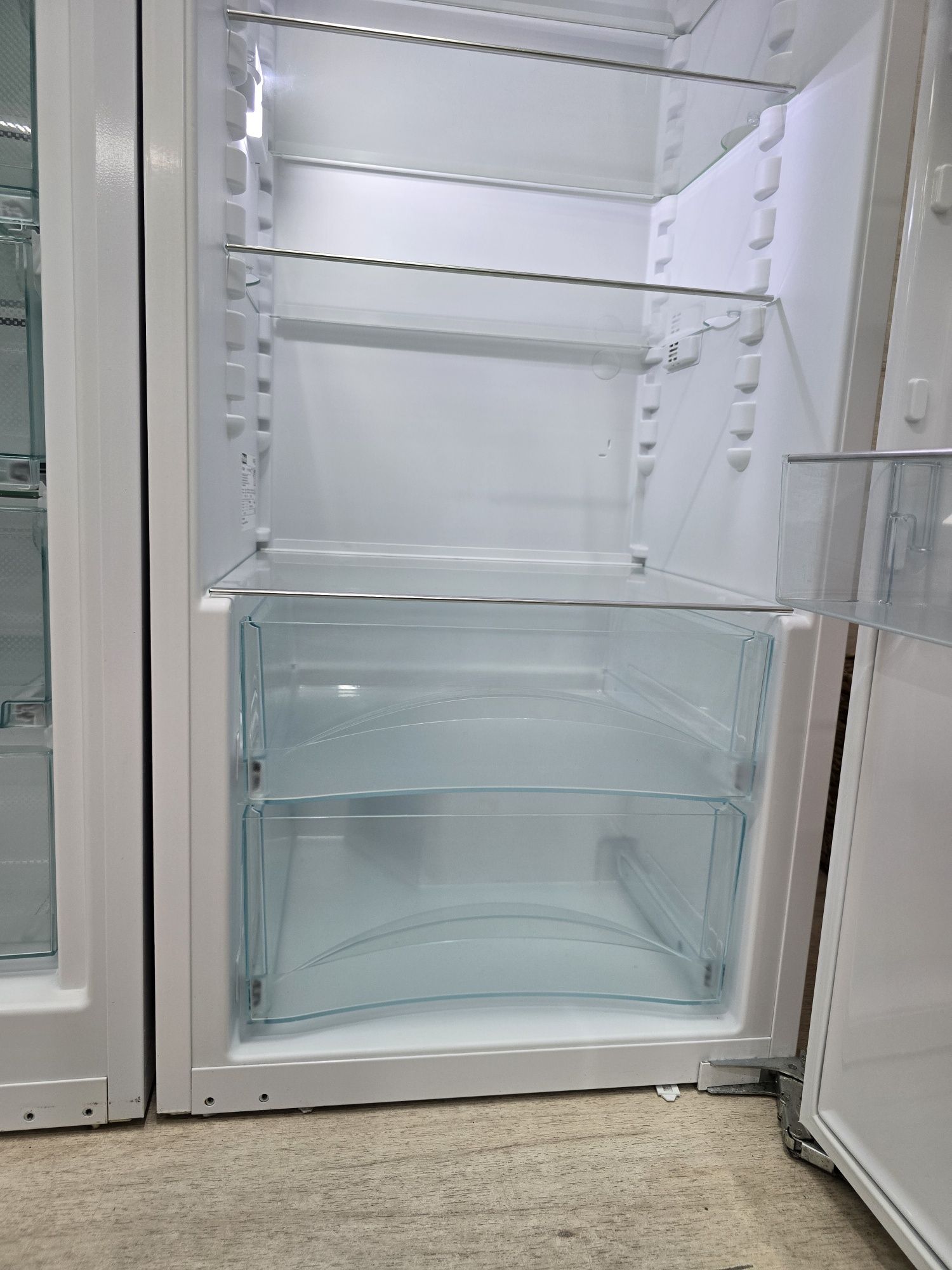 Side-by-side Морозилка + Холодильник NoFrost PerfectFresh 1.77см