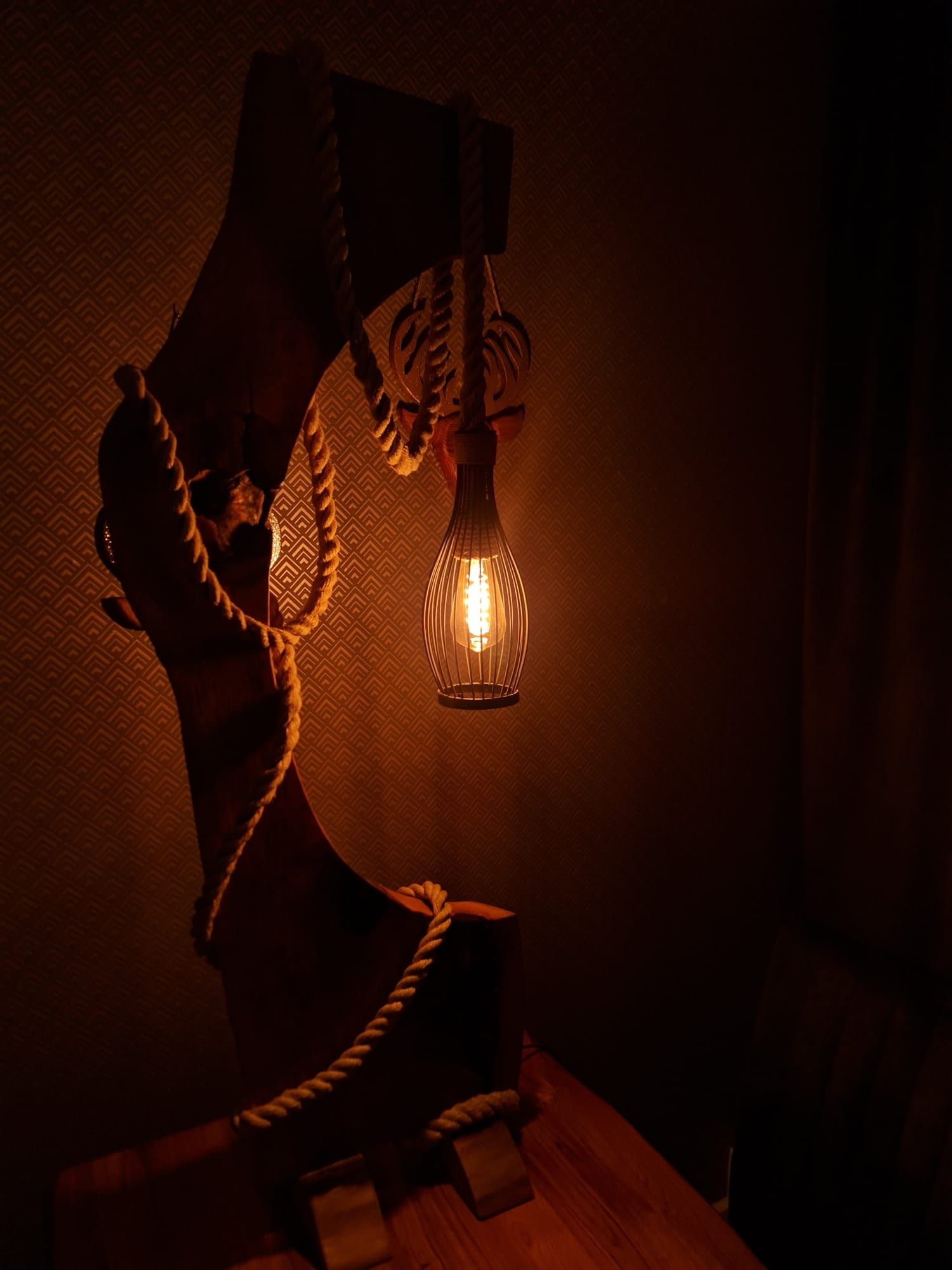 Lampa drewniana na taras, do salonu