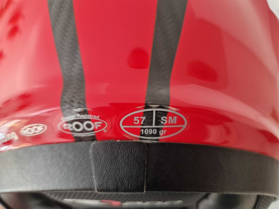 Capacete ROOF RO200 em carbono, tamanho M, pesa apenas 1090g