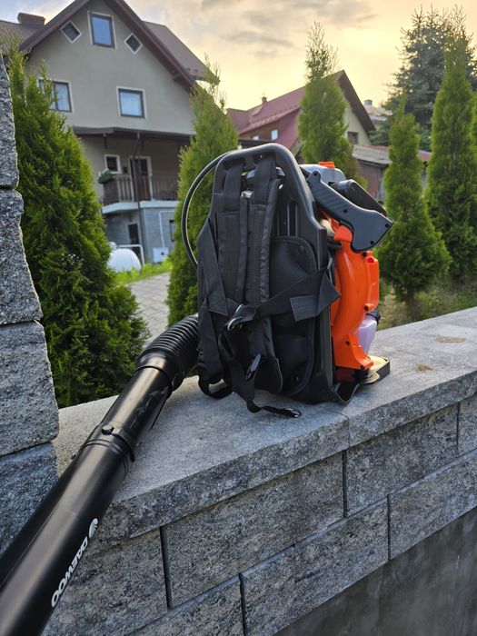 CZTEROSOW - Dmuchawa do liści szelkowa.