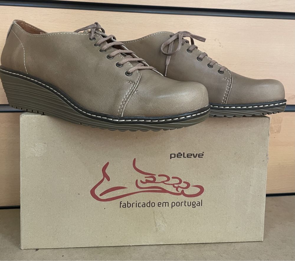 Sapatos em pele, confortáveis -Novos