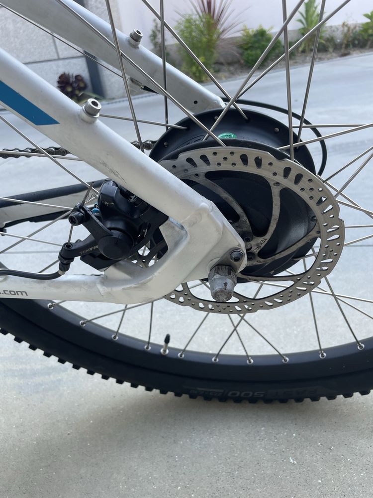 bicicleta elétrica (NCM Moscow M3)