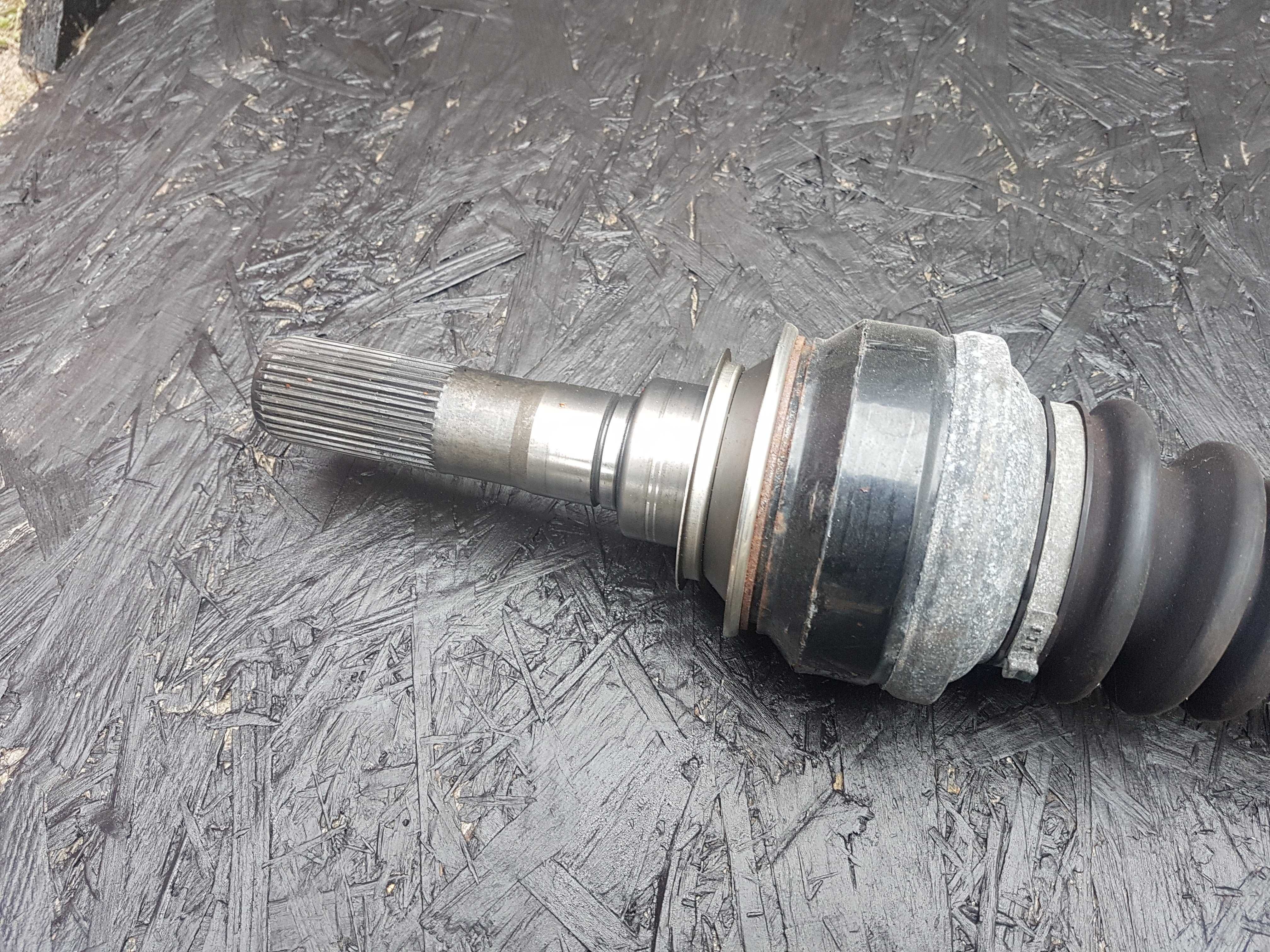 Półoś tył prawa BMW M5 F10 M6 F06 F12 F13 ori BMW
