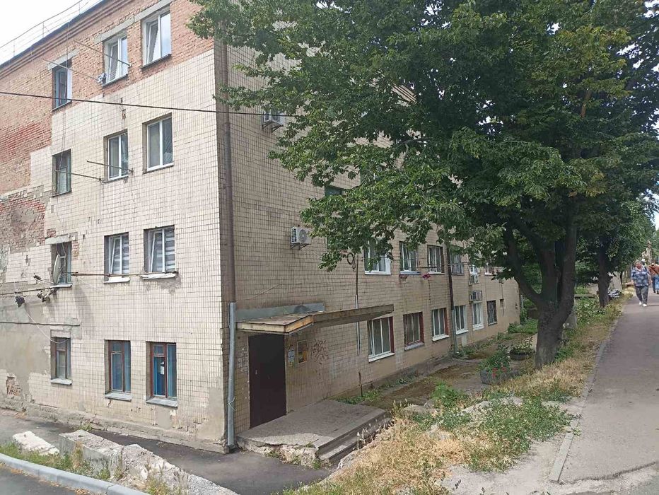 Продається кімната в гуртожитку на Шевченка.