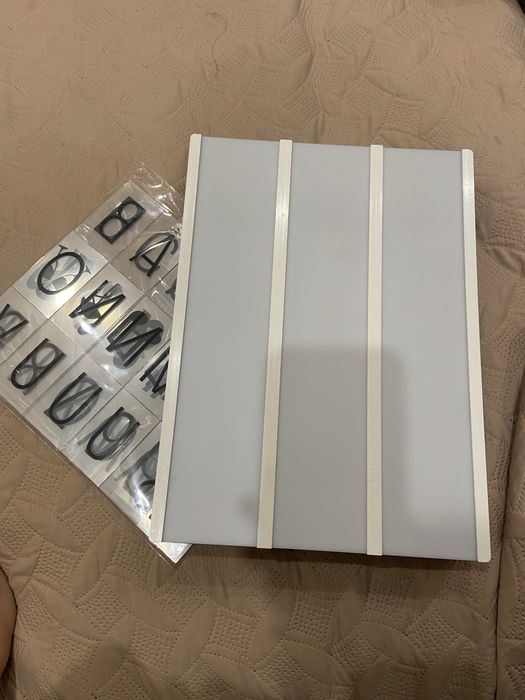 Світлодіодна дошка з набором літер, цифр та символів