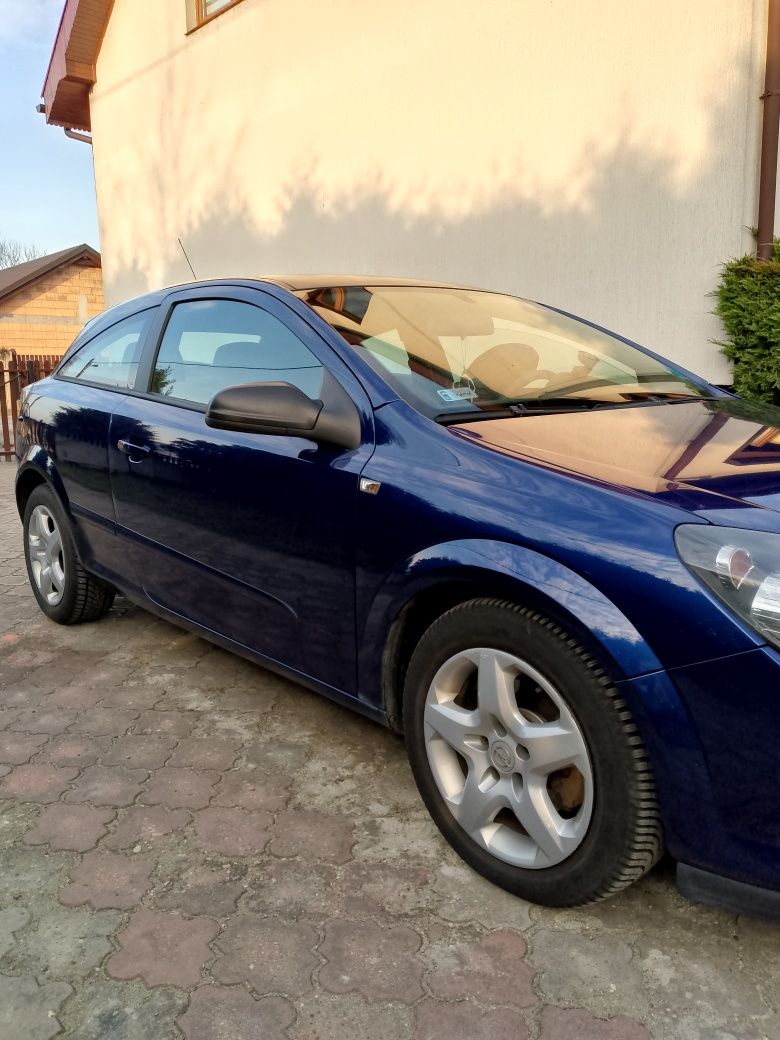 Opel Astra GTC 1.7cdti