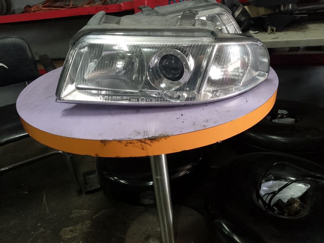 Lampy przód Audi a4b5