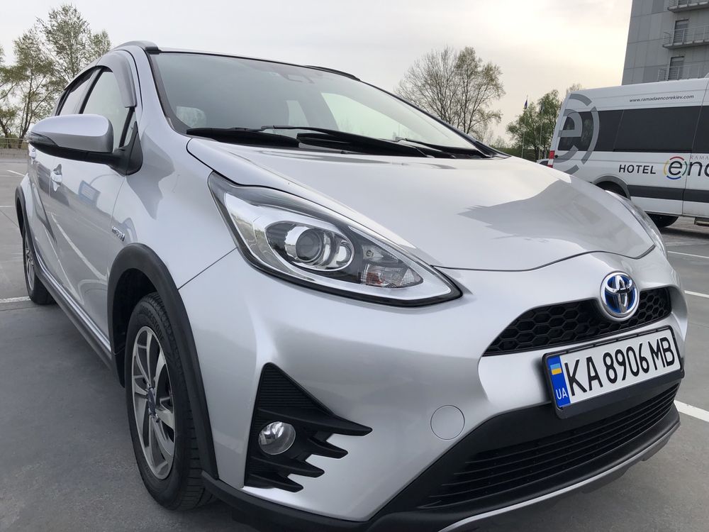 Продам тойота PRIUS C/YARIS. AQUA CROSS URBAN 2017 рік гібрид 13900$