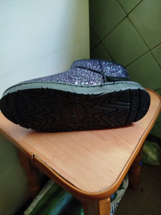 Продам женские туфли