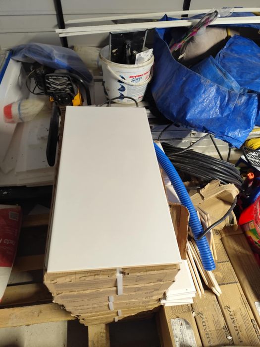 Płytki 30 x 60 firmy RAKO białe 14,4m2