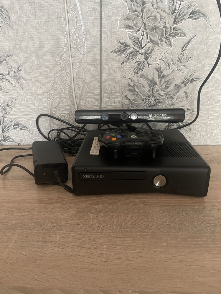 XBOX 360 slim + kinect