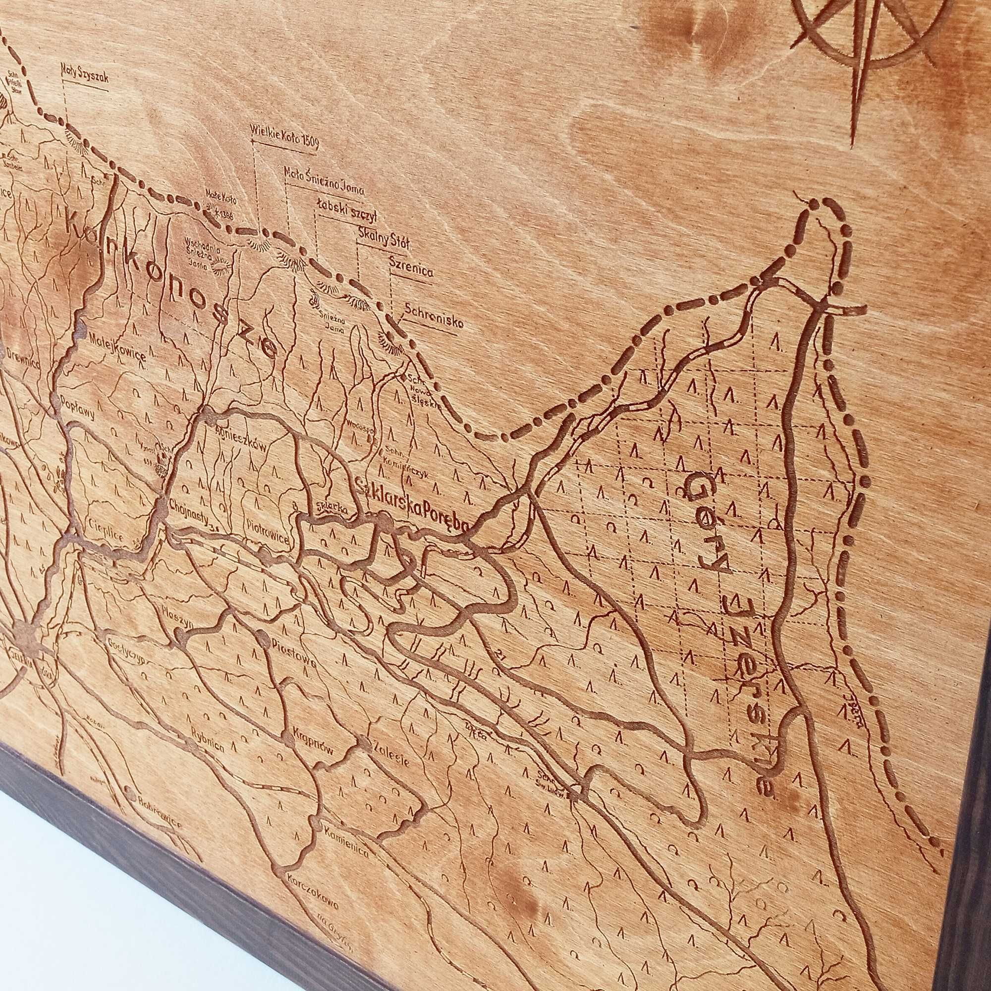 Turystyczna mapa Karkonoszy - drewniany grawerowany obraz na ścianę
