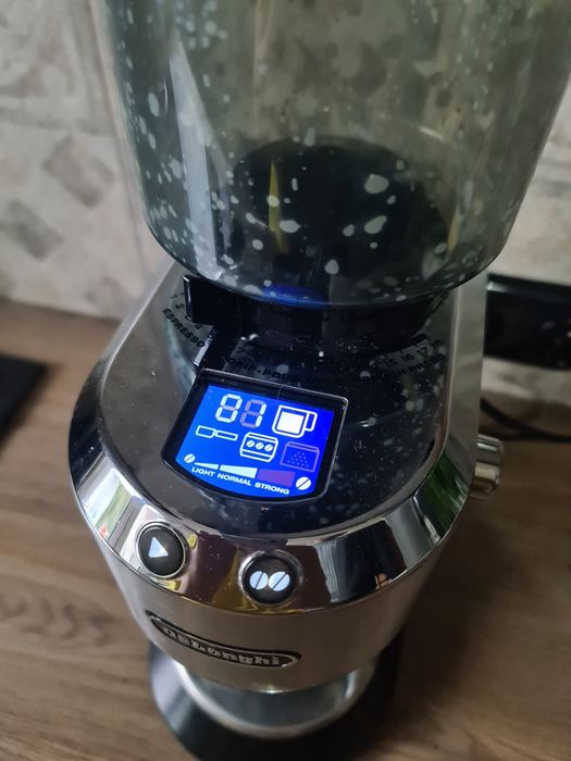 De'Longhi ekspres EC685M + młynek KG521M