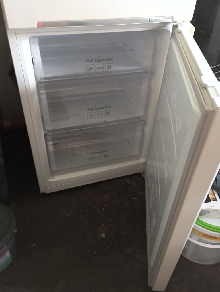 Sprzedam lodówkę wolnostojącą Samsung