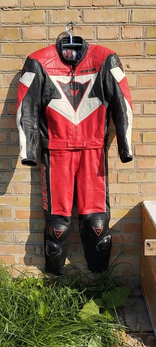 Мотокостюм dainese.