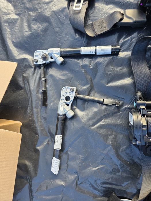 Ремені , паски безпеки дотяжки tesla model 3  2018