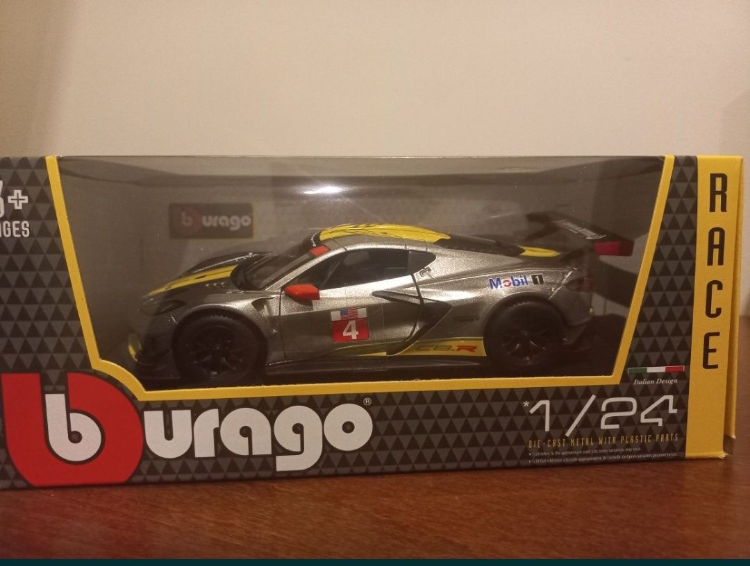 Bburago Chevrolet Corvette Racing. Skala 1:24