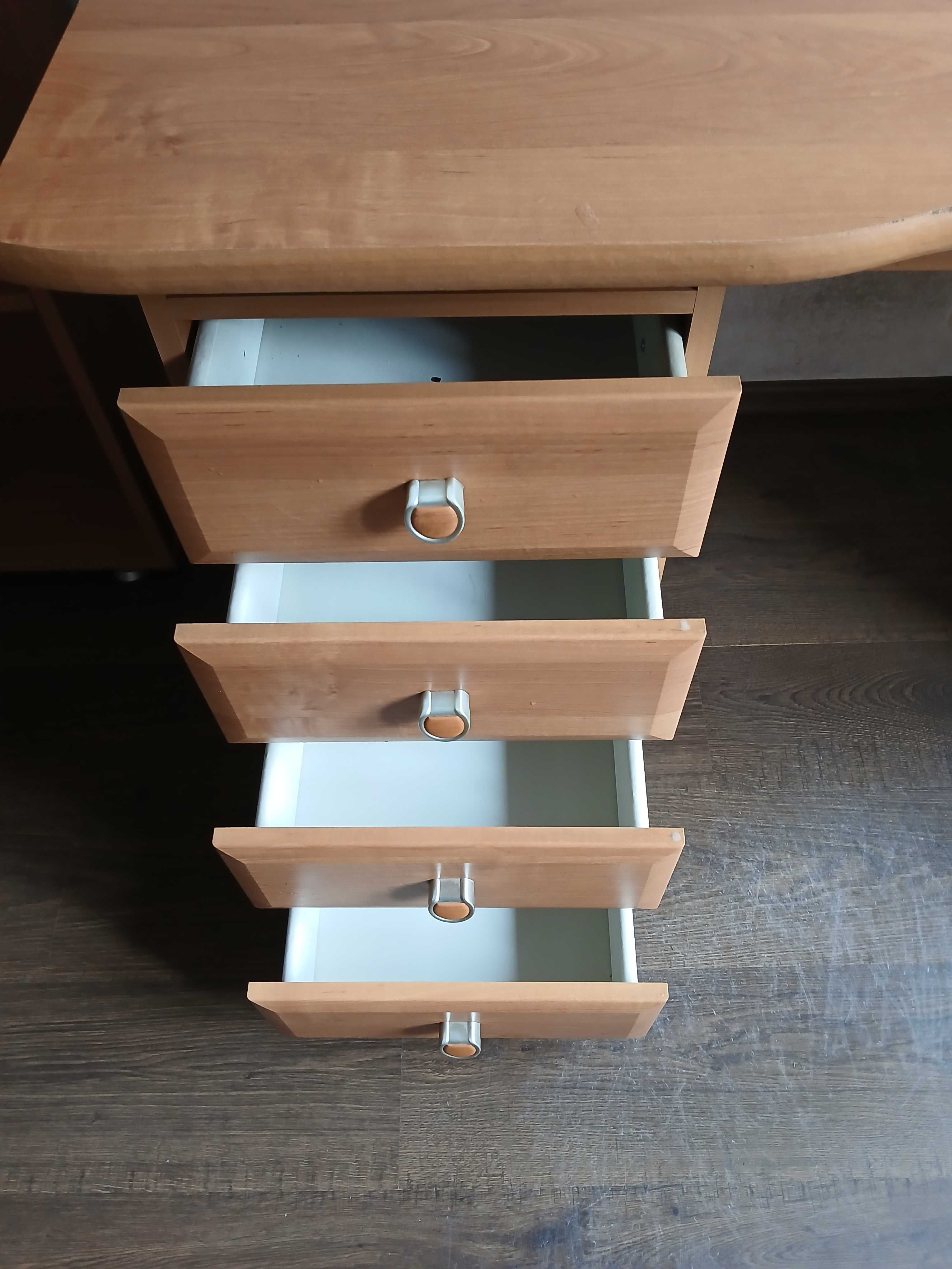 Biurko - solidne - szer 136 cm