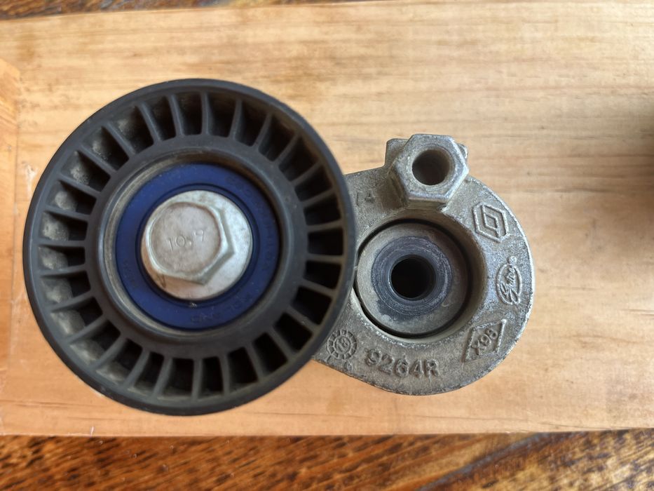 Ролик натяжний генератора та ролик натяжний грм