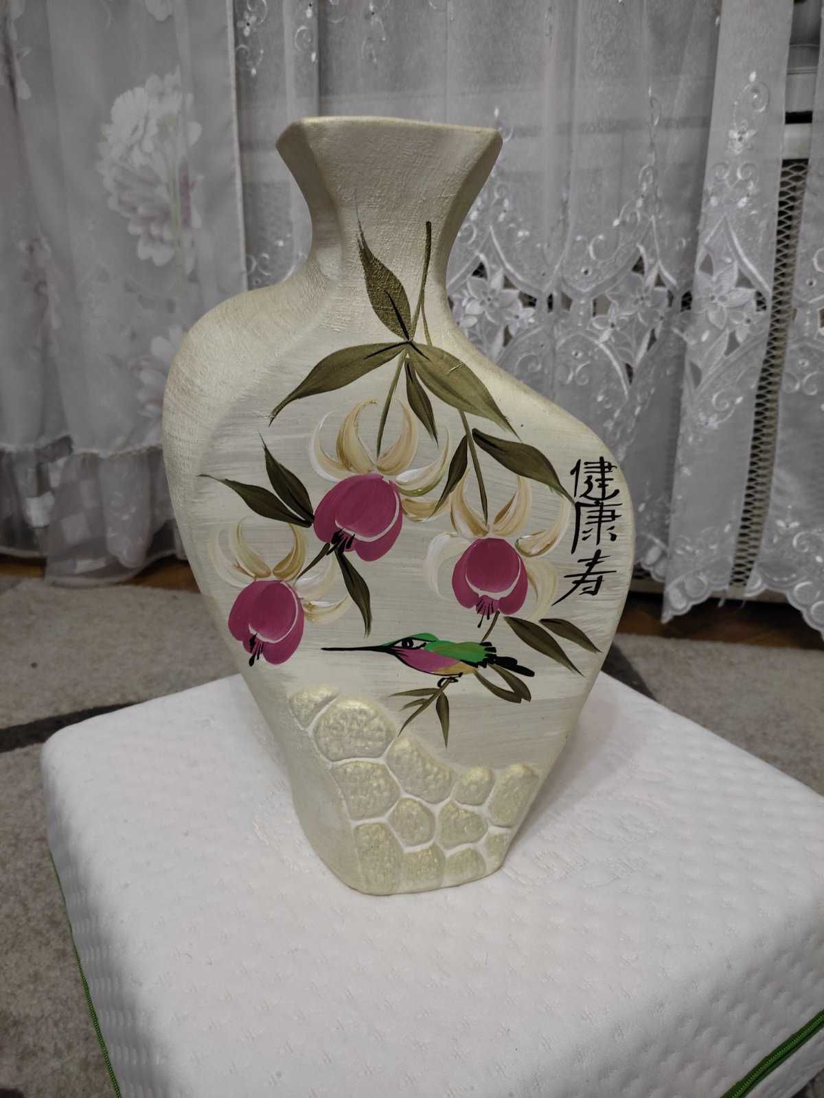 Декоративная ваза в японском стиле