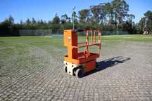 2015 JLG 1230ES (5.66 m) Electric Mast Lift Plataforma Elevatória