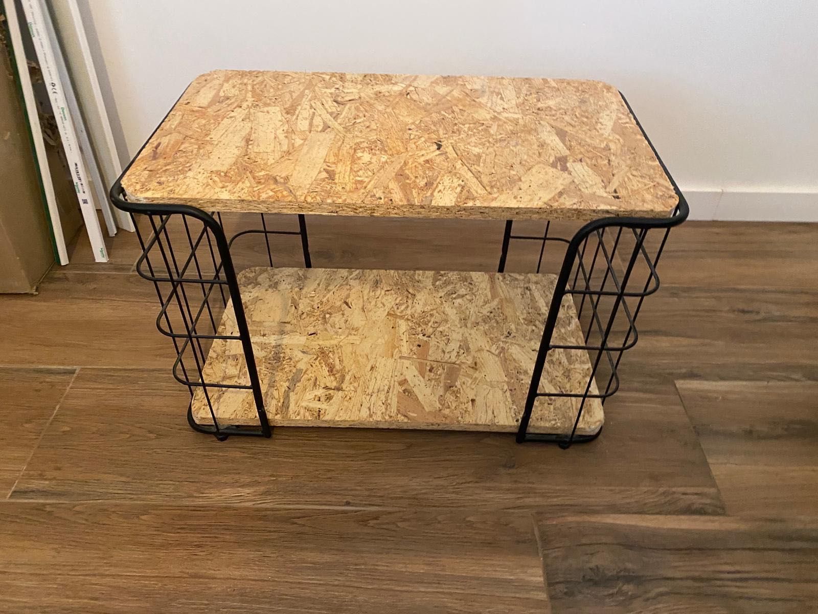 Móvel tipo mesa de cabeceira (x2) cada 15€