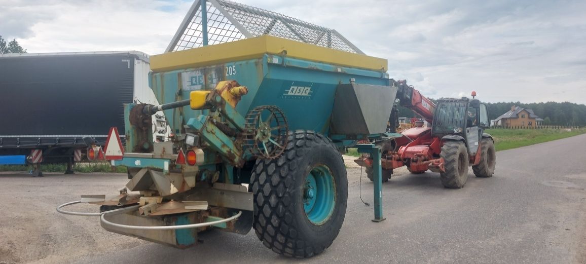 Rozsiewacz nawozu wapna solarka piaskarka 10 ton