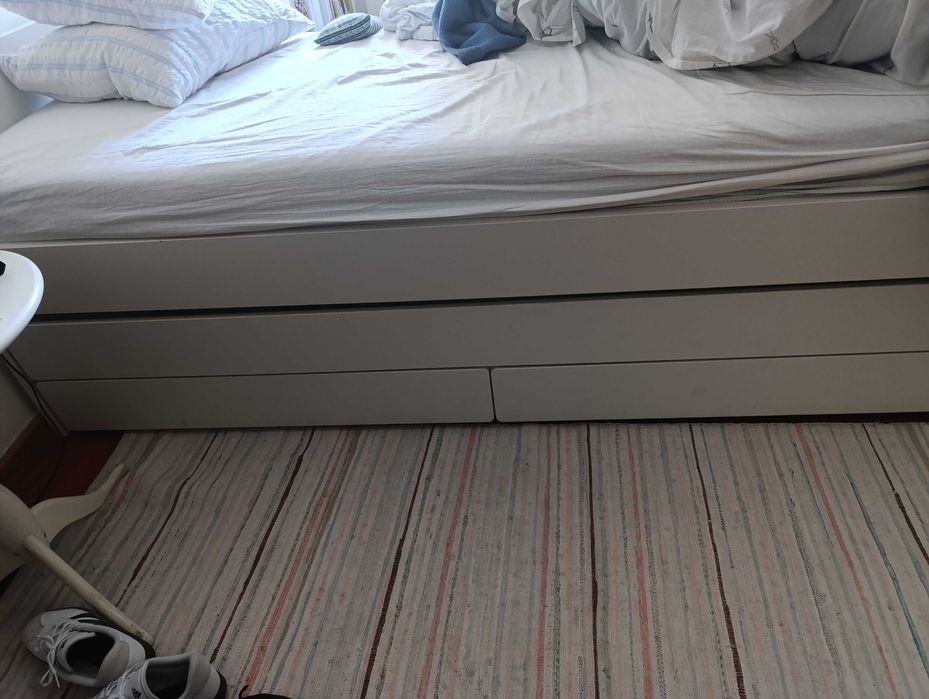 Cama Slakt com oferta dos 2  colchões bom estado