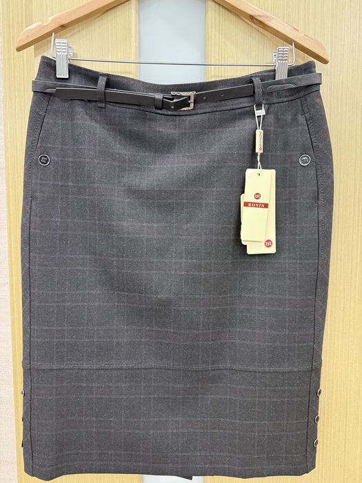 Спідниця з розрізом