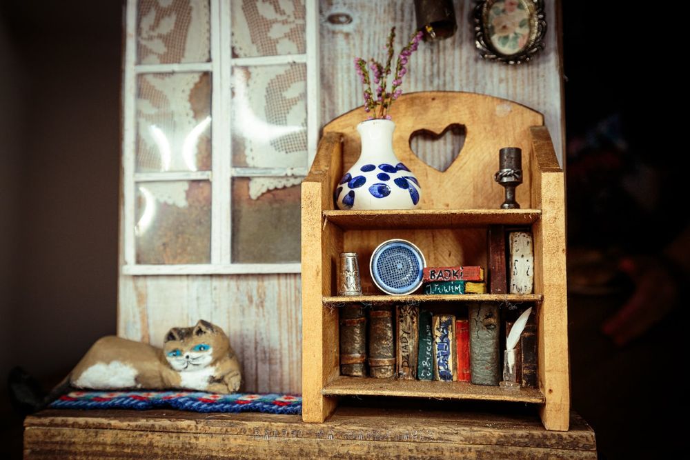 Dekoracja w formie wieszaka na klucze handmade z oświetleniem  kot