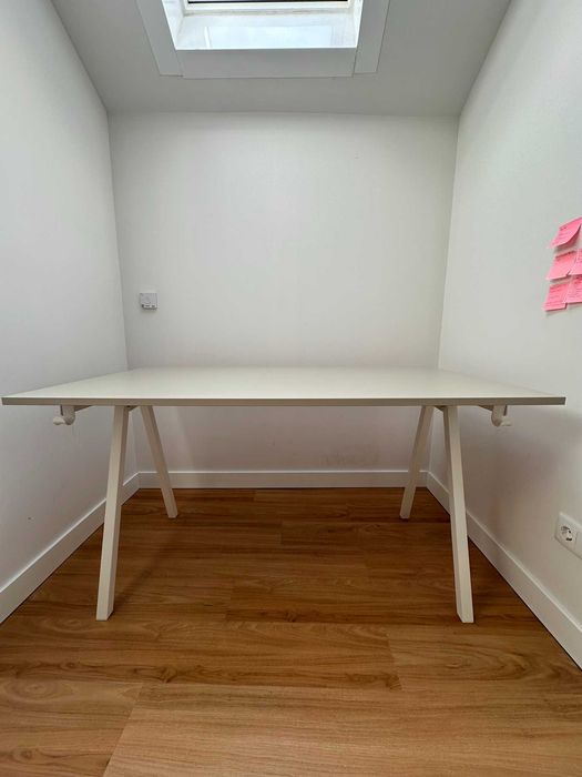 Vende-se Mesa Secretária em ótimo estado