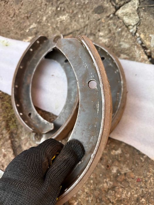Тормозние колодки Газ-53 САЗ  Новие передние