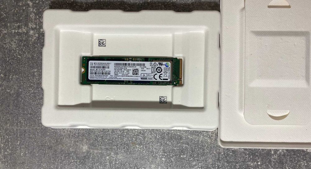 SSD- M.2 NVMe, модель Samsung PM981 / MZ-VLB2560 (256 ГБ).