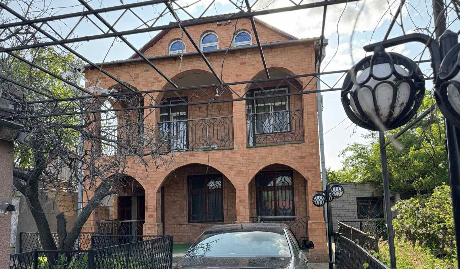 Продам дом в центре Слободки