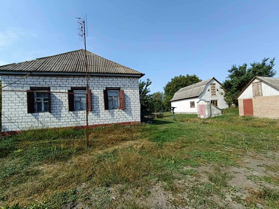 Два Будинку за ціною Одного, центр с.Мелесівка!