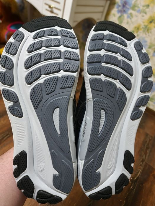 Оригінал 100% чоловічі кросівки asics kayano 31  eur 46