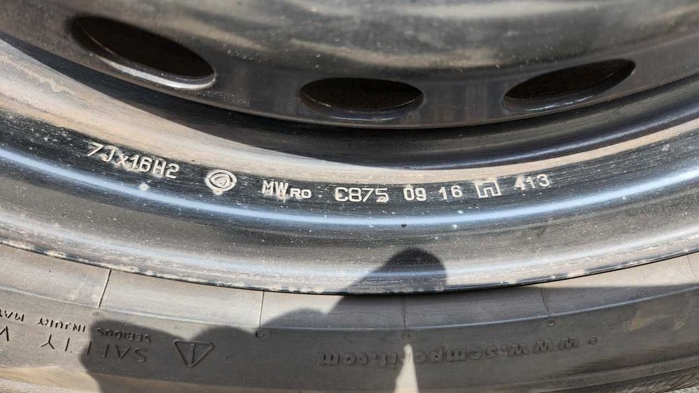 Koła z oponami zimowymi 215/65 R16 rozstaw 5x110