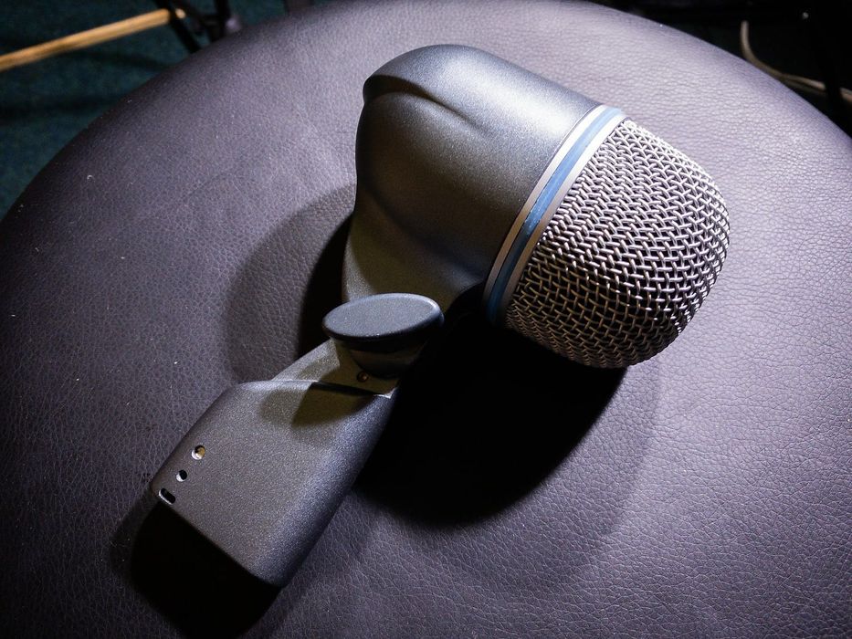 продам микрофон Shure Beta 52a