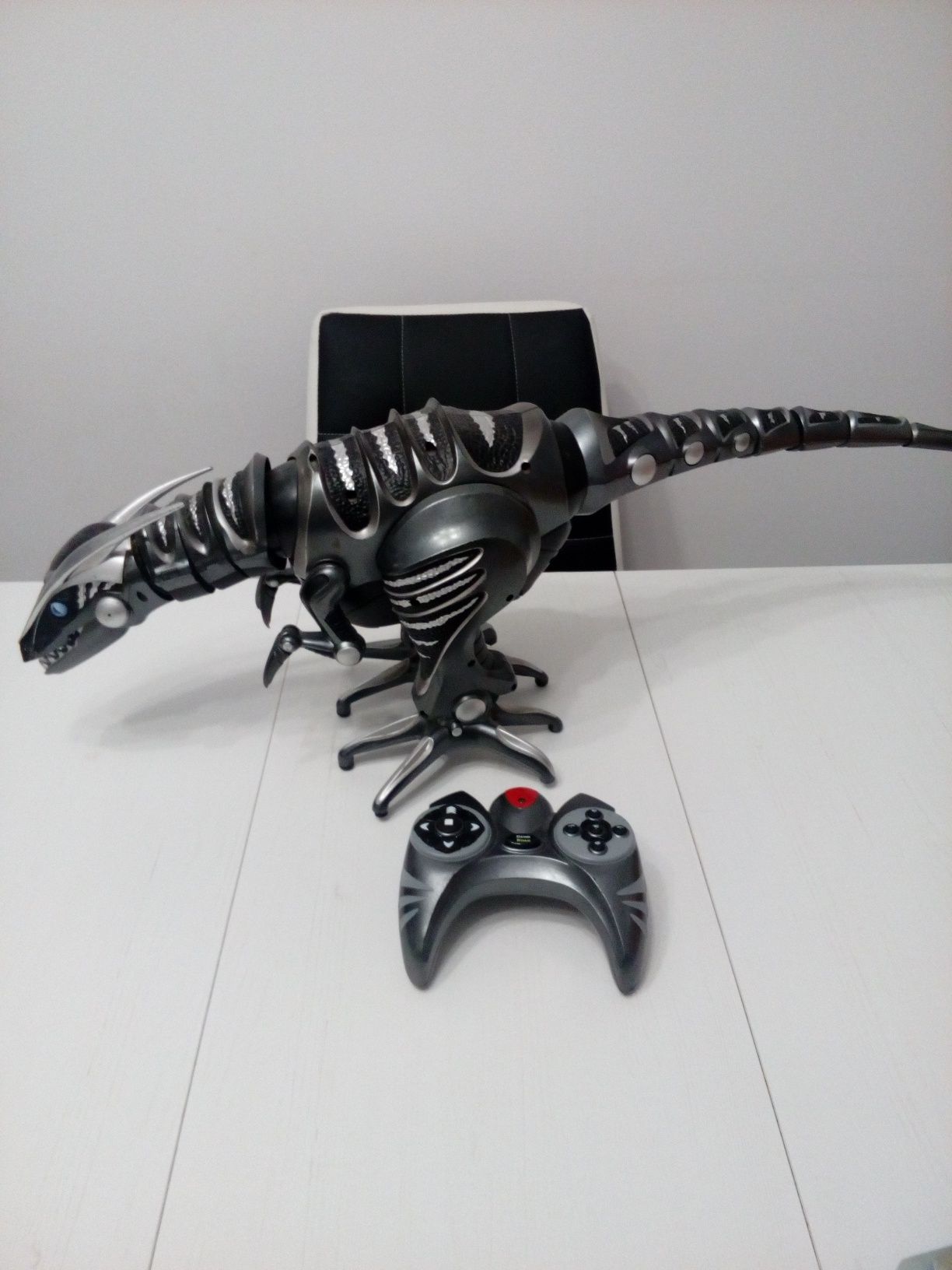 Robozaur, dinozaur zdalnie sterowany pilotem 80 cm