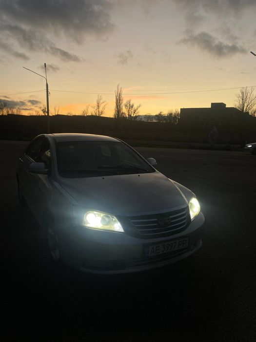 Срочно Продам Джили емгранд ес7 в хорошем состоянии